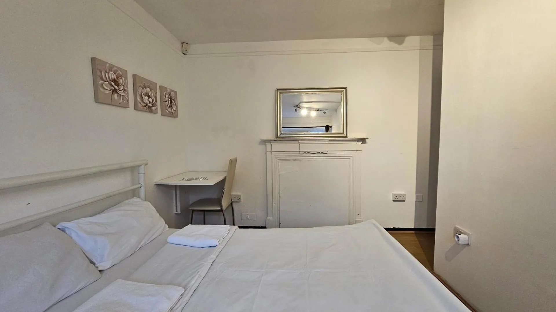 London E14 Rooms Guest house