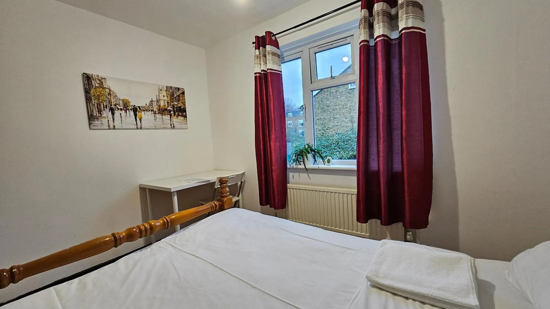 London E14 Rooms Guest house