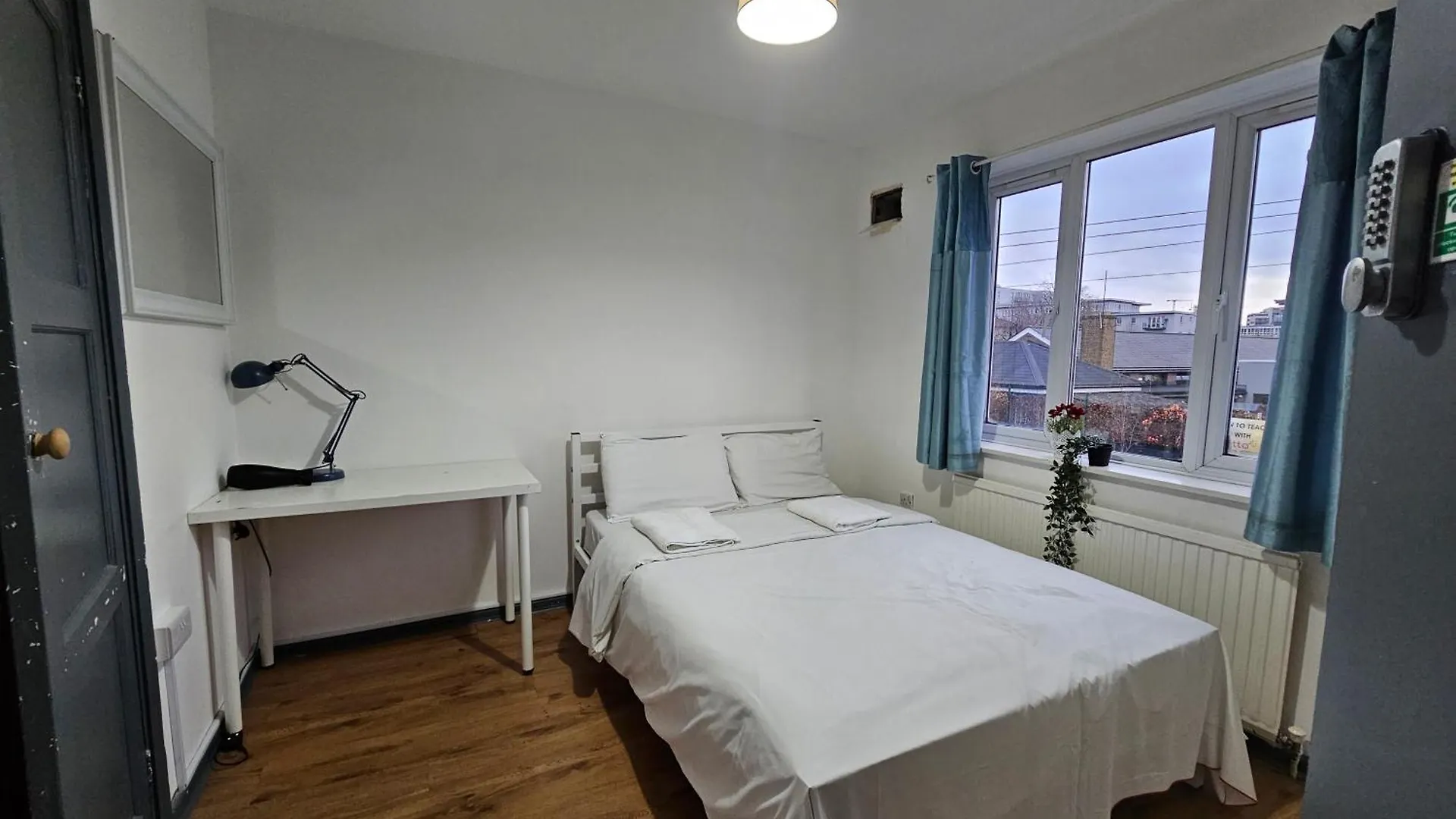 London E14 Rooms Guest house